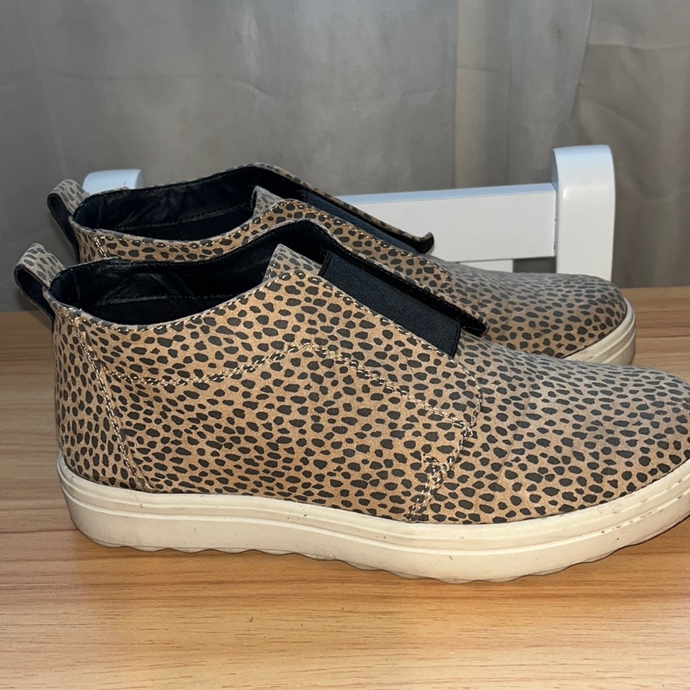 GUC Women’s leopard print shoes